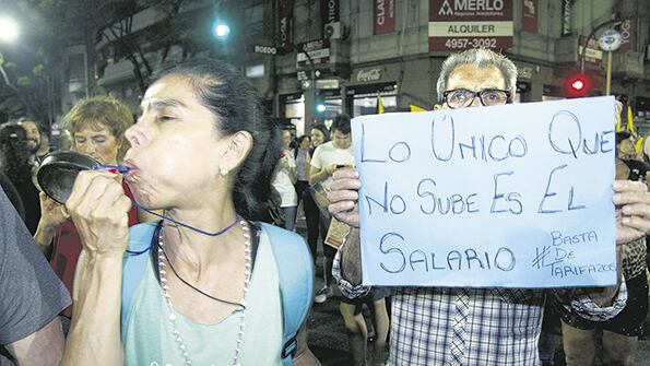 La crítica situación económica fue el motivo principal de la protesta cada vez más numerosa.