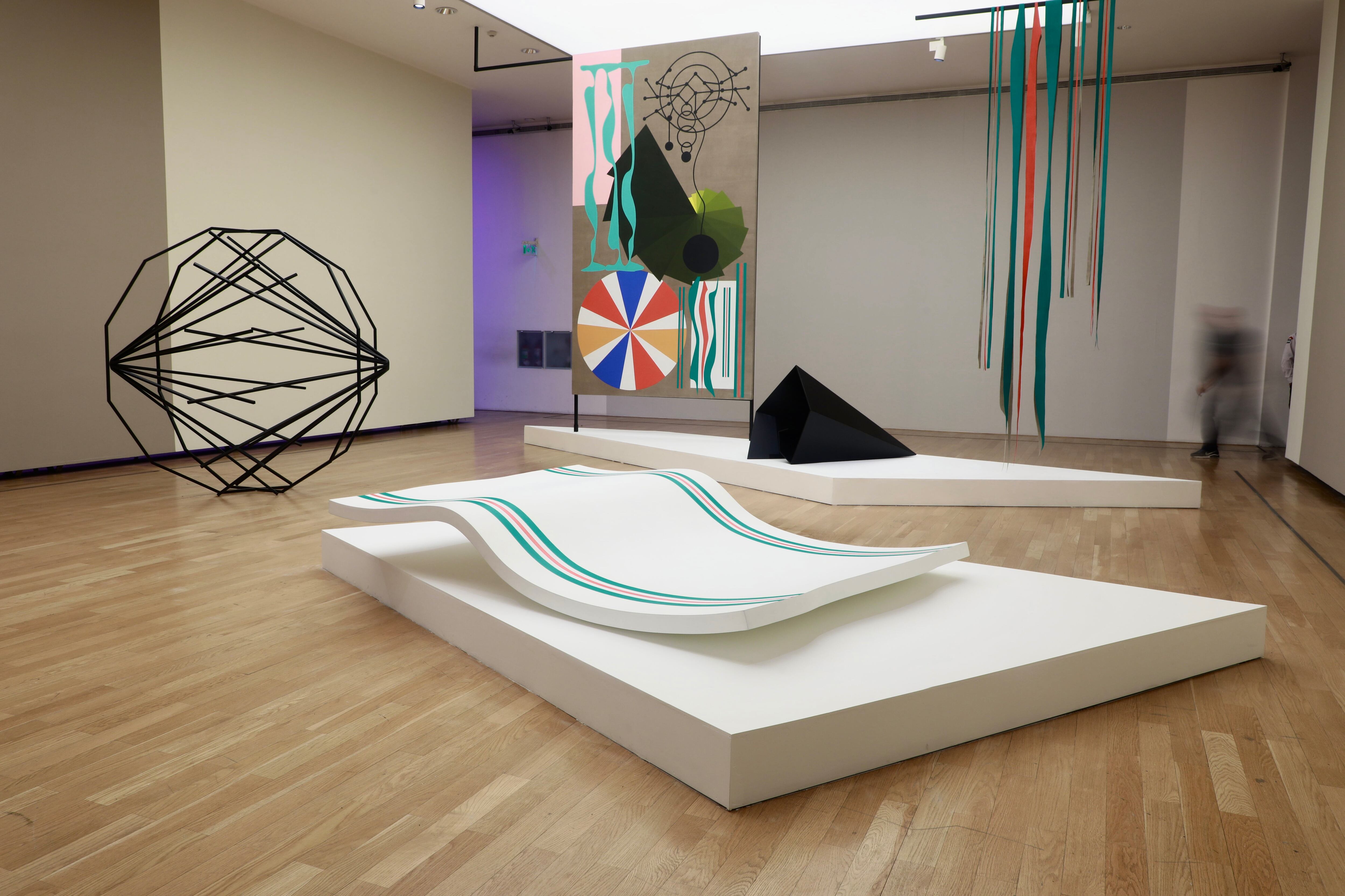 Instalación de Alicia Herrero en el MNBA. Foto: Gentileza MNBA. Abajo: Detalle de la instalación de A.Herrero. Foto: Gentileza MNBA