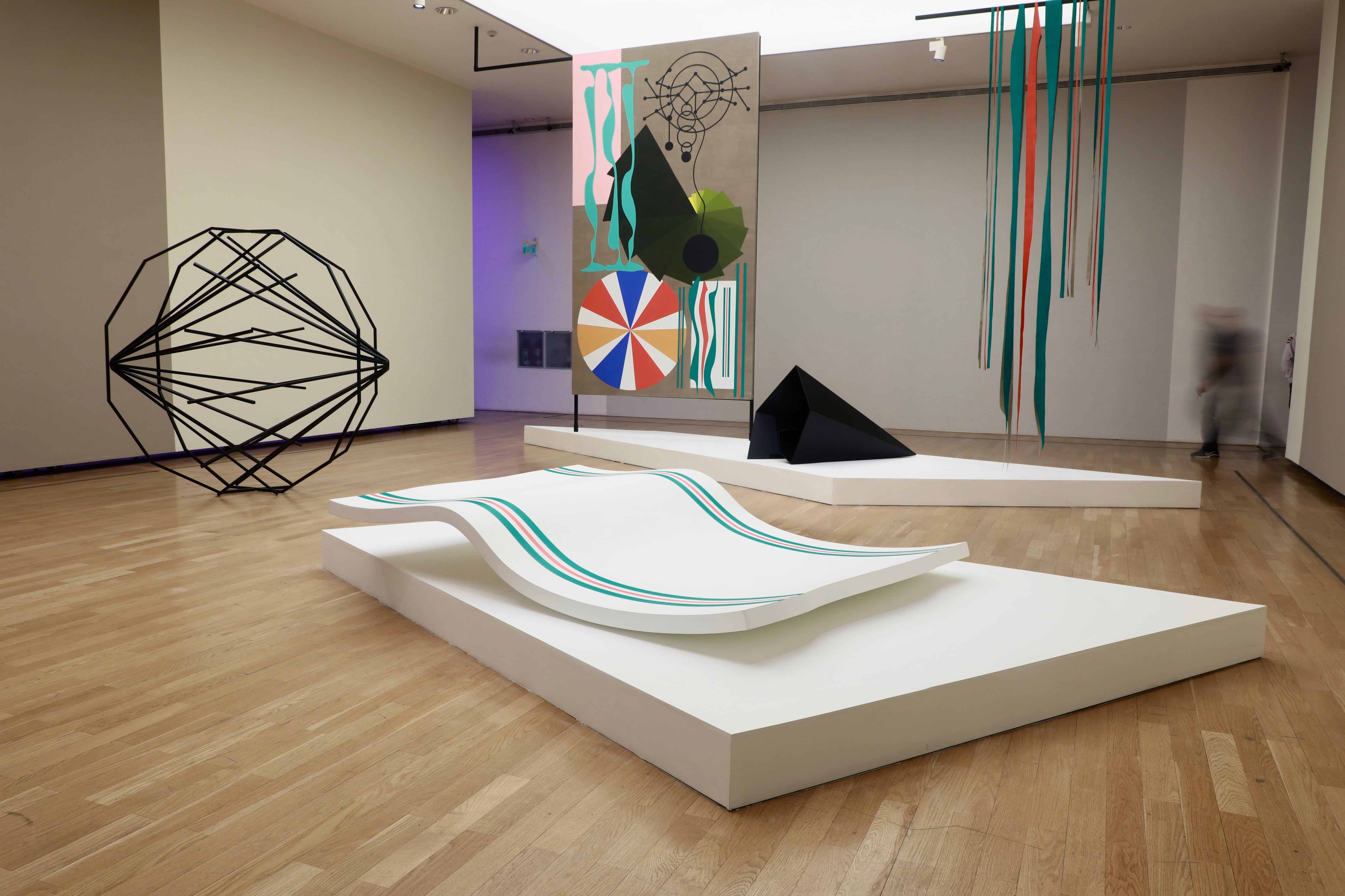 Instalación de Alicia Herrero en el MNBA. Foto: Gentileza MNBA. Abajo: Detalle de la instalación de A.Herrero. Foto: Gentileza MNBA