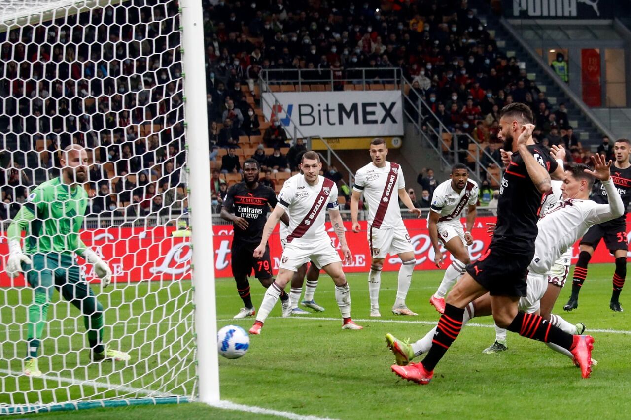 Con este gol, el francés Giroud le dio el triunfo al Milan