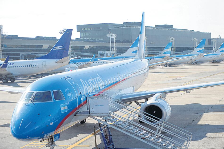 Para los especialistas, el programa de expansión de Aerolíneas mutó en un plan de ahogo financiero.