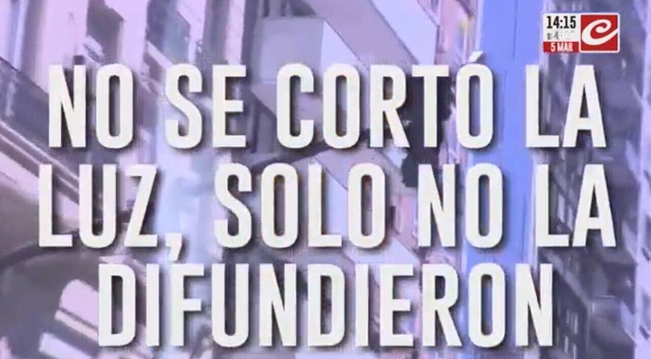 X fue copado por los memes. 