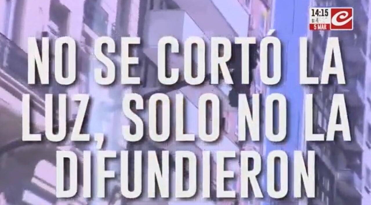 X fue copado por los memes. 