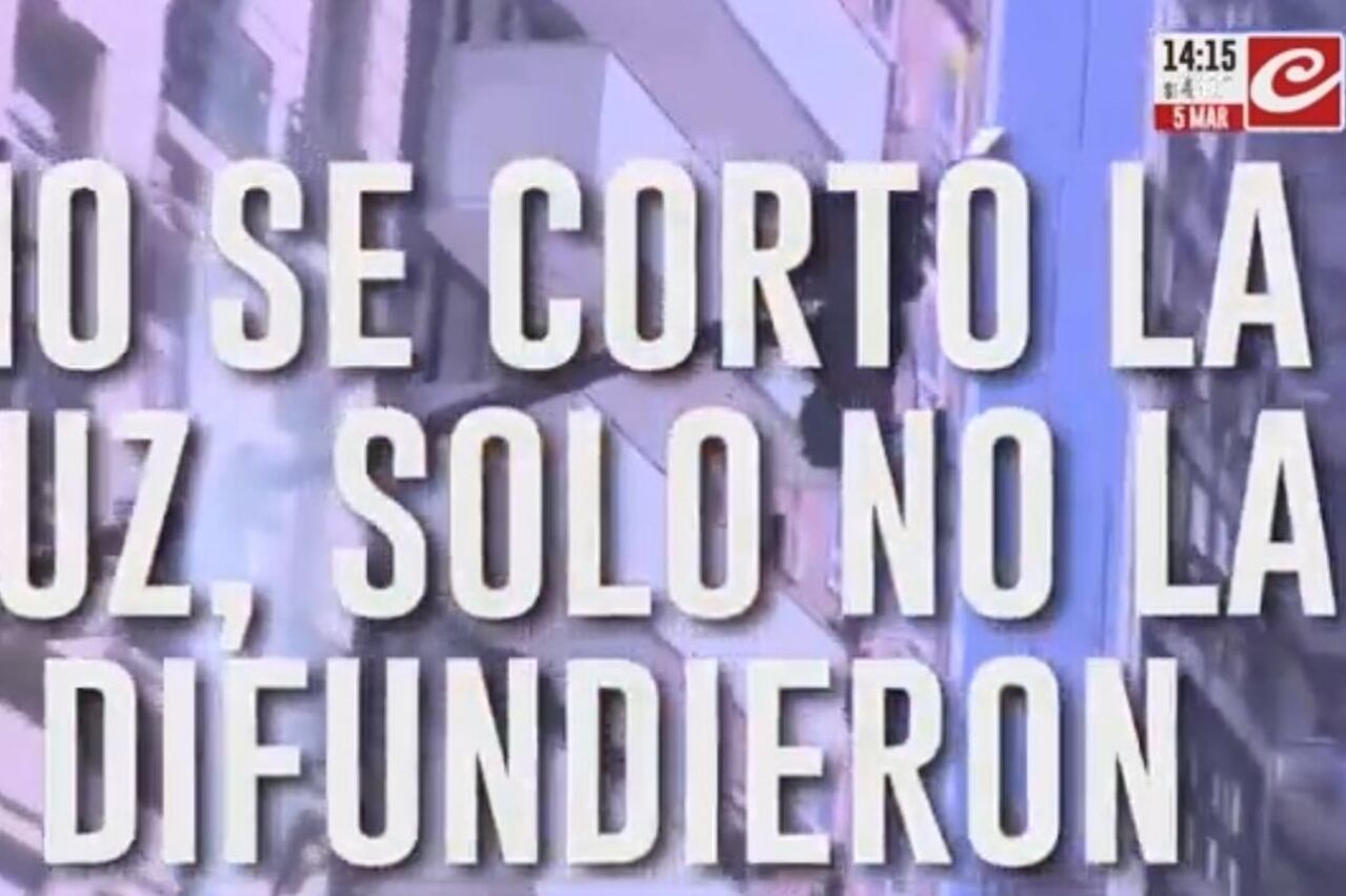 X fue copado por los memes.