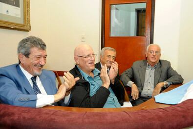 Los homenajeados, Vernet, Cáceres, Emeterio Pastor y Roberto Falistoco, en el palco de honor.