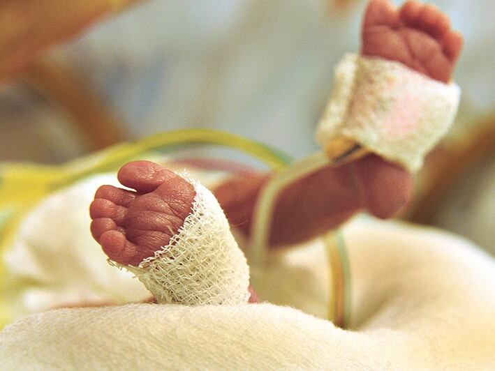 La tasa de mortalidad infantil desciende progresivamente desde 1990.