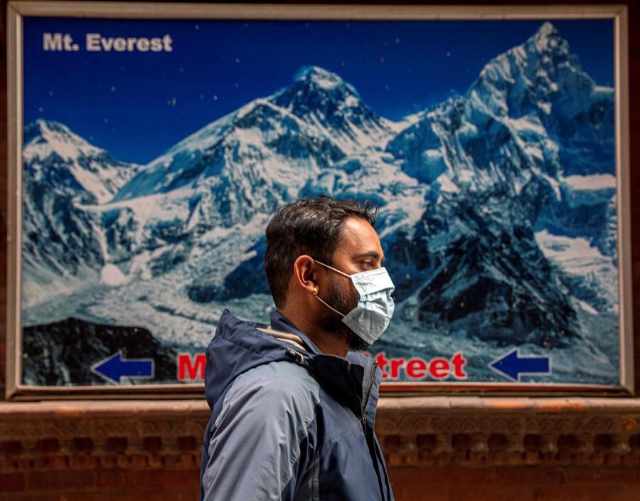 El monte Everest es más alto de lo que se decía: mide 8.848,86 metros.