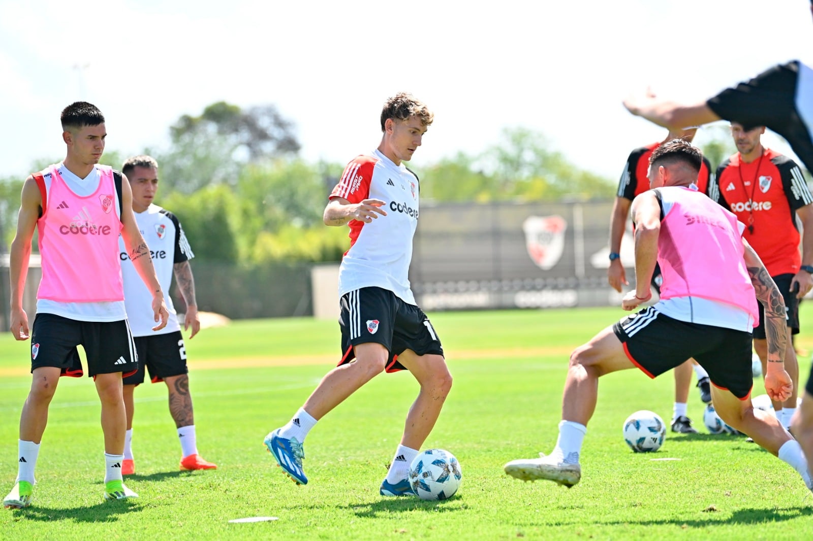 River se entrenó pensando en Barracas Central.