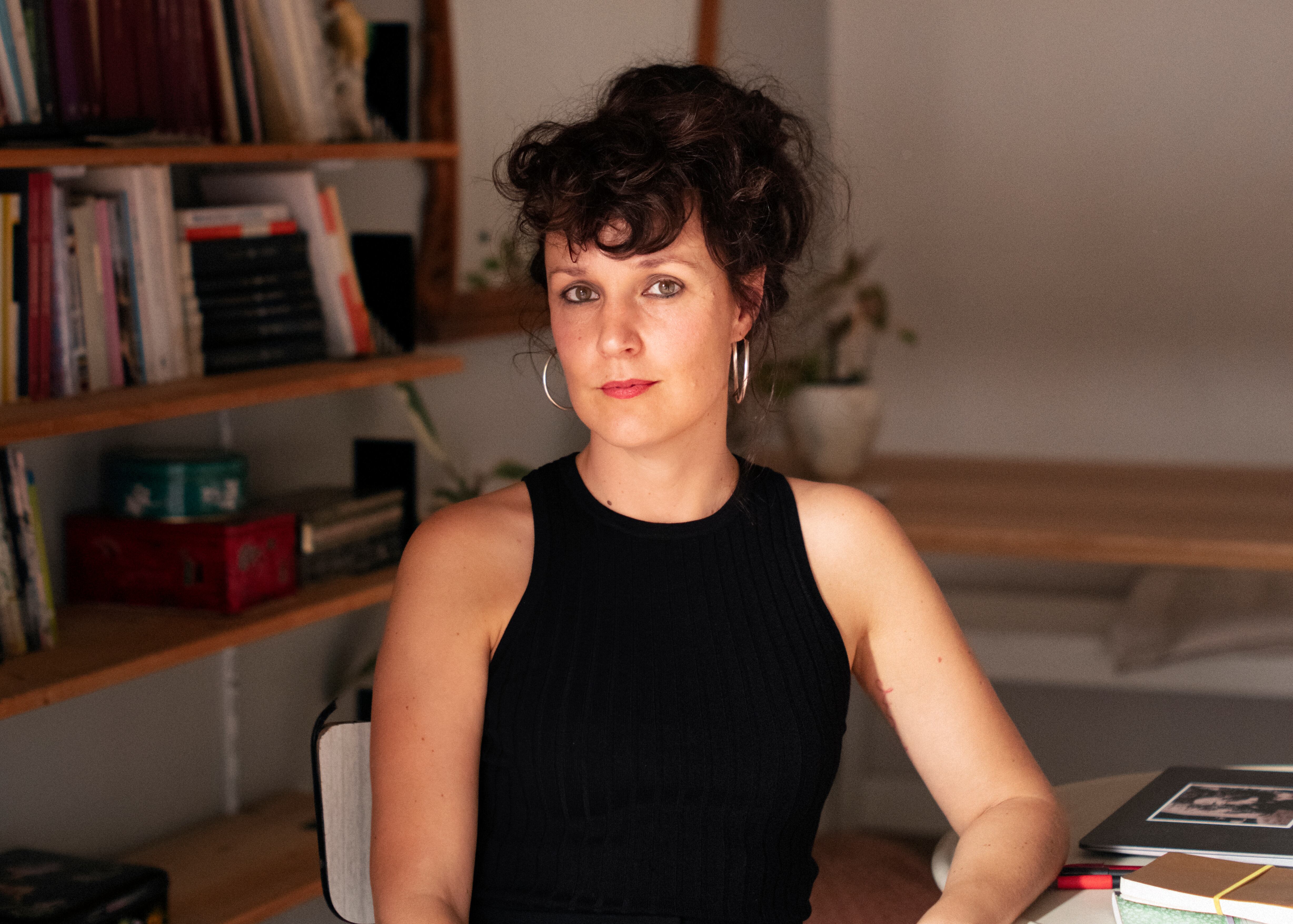 "Cuando escribo no soy buena persona", dice Sabina Urraca.