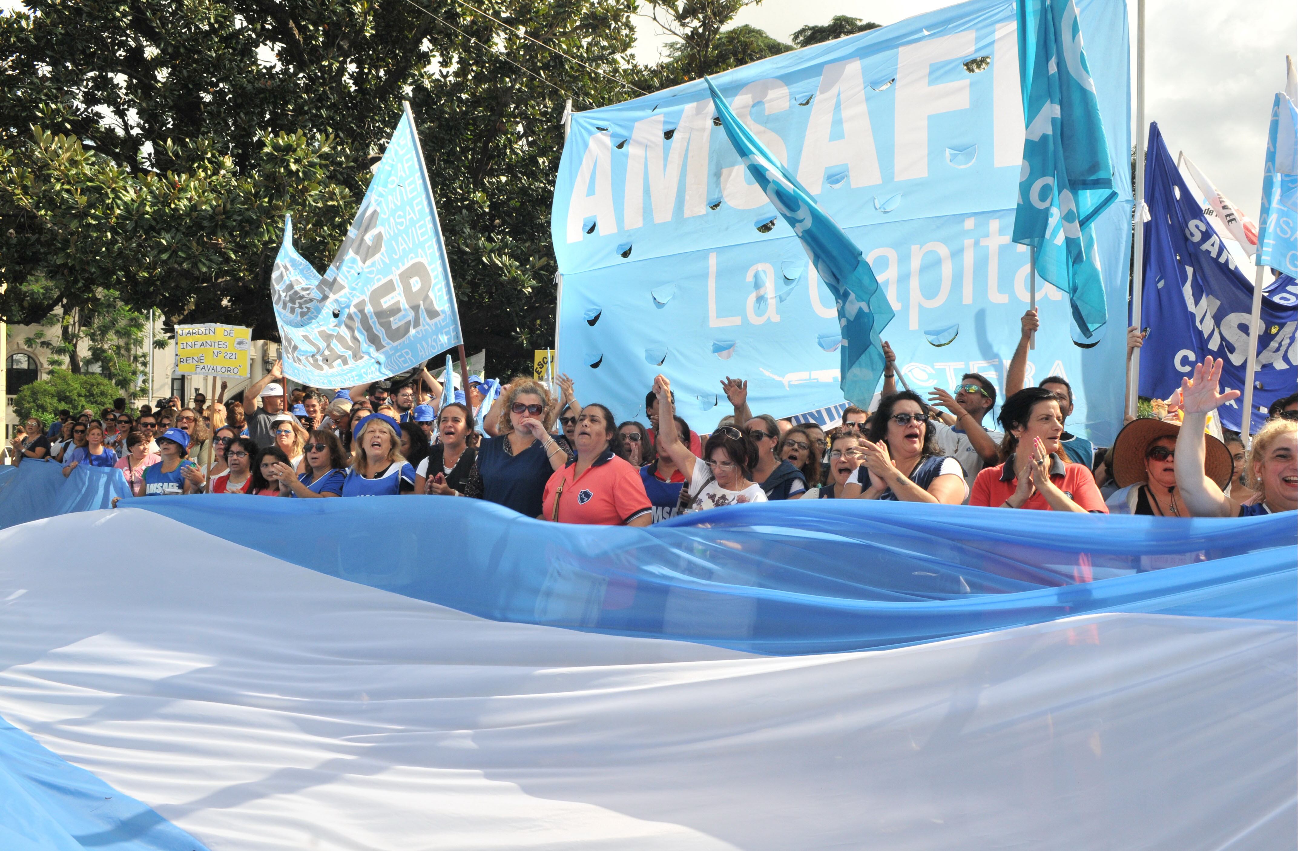 El 98 por ciento de los maestros votó por la realización de la medida de fuerza.