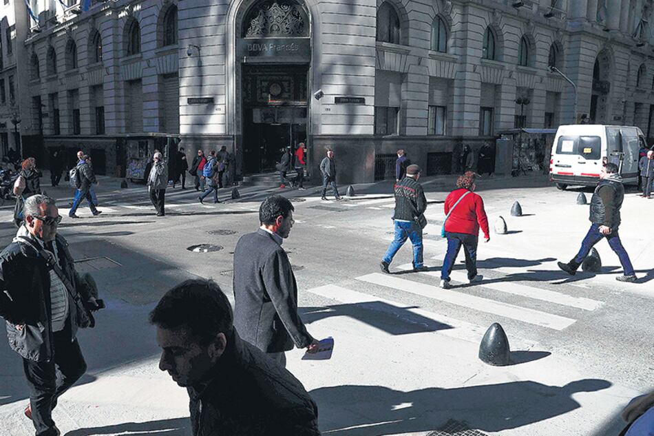 Bajó la tensión en el mercado cambiario. El dólar mayorista retrocedió por tercer día consecutivo.