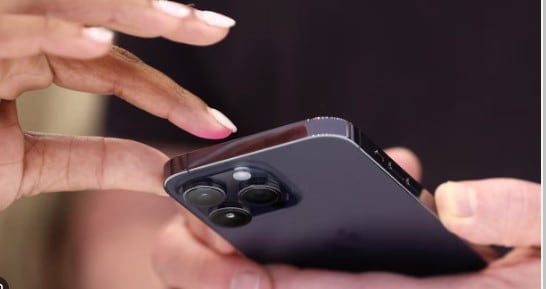 El damnificado argumentó que Apple no dejó claro que los mensajes eliminados en un dispositivo pueden seguir visibles en otros dispositivos vinculados.