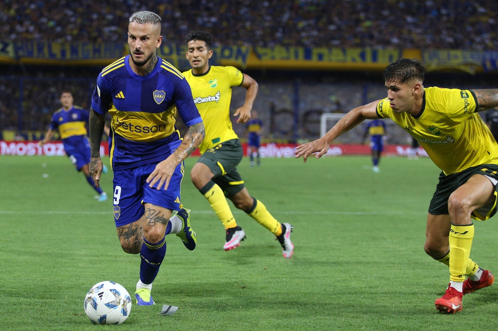 Benedetto tuvo una sola chance y se la sacó el arquero de Defensa