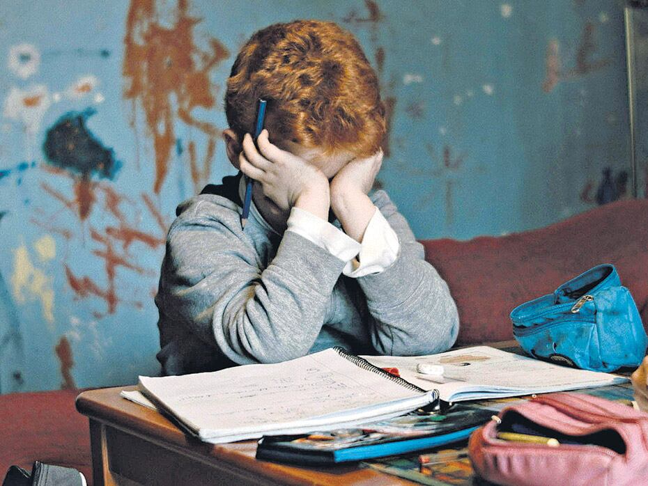 Niñato retrata la vida de un padre y sus tres pequeños hijos en la España de la crisis económica.