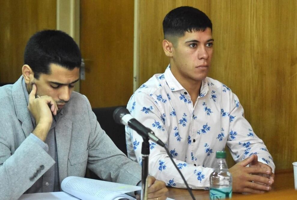El abogado Gonzalo La Menza junto a su cliente, Juan Carlos Páez. Foto: La Capital de Mar del Plata.