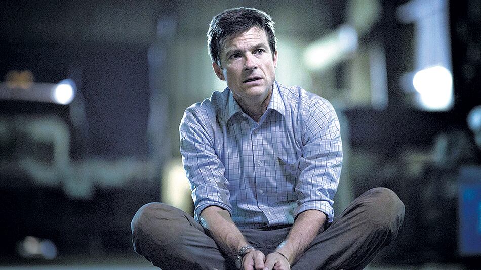 “No queríamos entrar en el mundo que Breaking Bad hizo tan bien”, afirma Bateman.