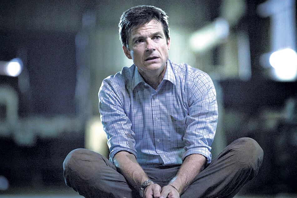 “No queríamos entrar en el mundo que Breaking Bad hizo tan bien”, afirma Bateman.