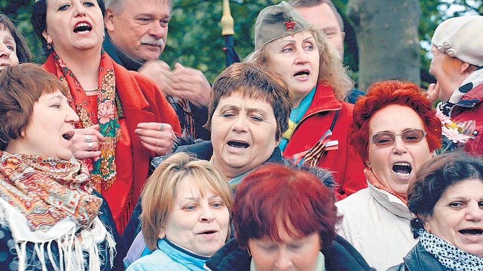 En Día de la Victoria, Sergei Loznitsa contrapone los murales del memoria a su fresco cinematográfico.