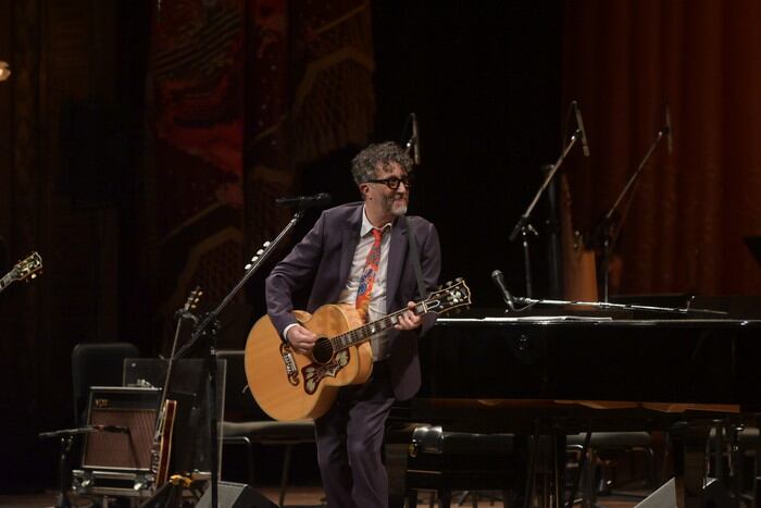 Fito hizo una gran selección de canciones, apoyándose en la memoria emotiva.