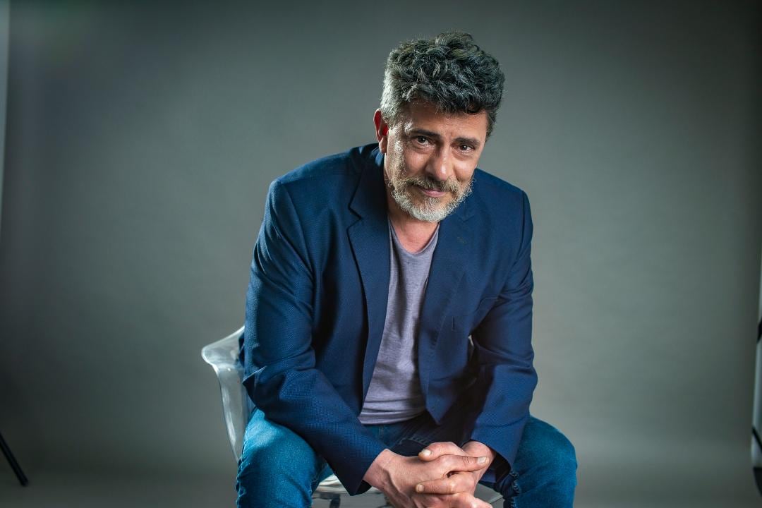 Daulte y un teatro que espera, encendido, para dar testimonio de un tiempo difícil. 