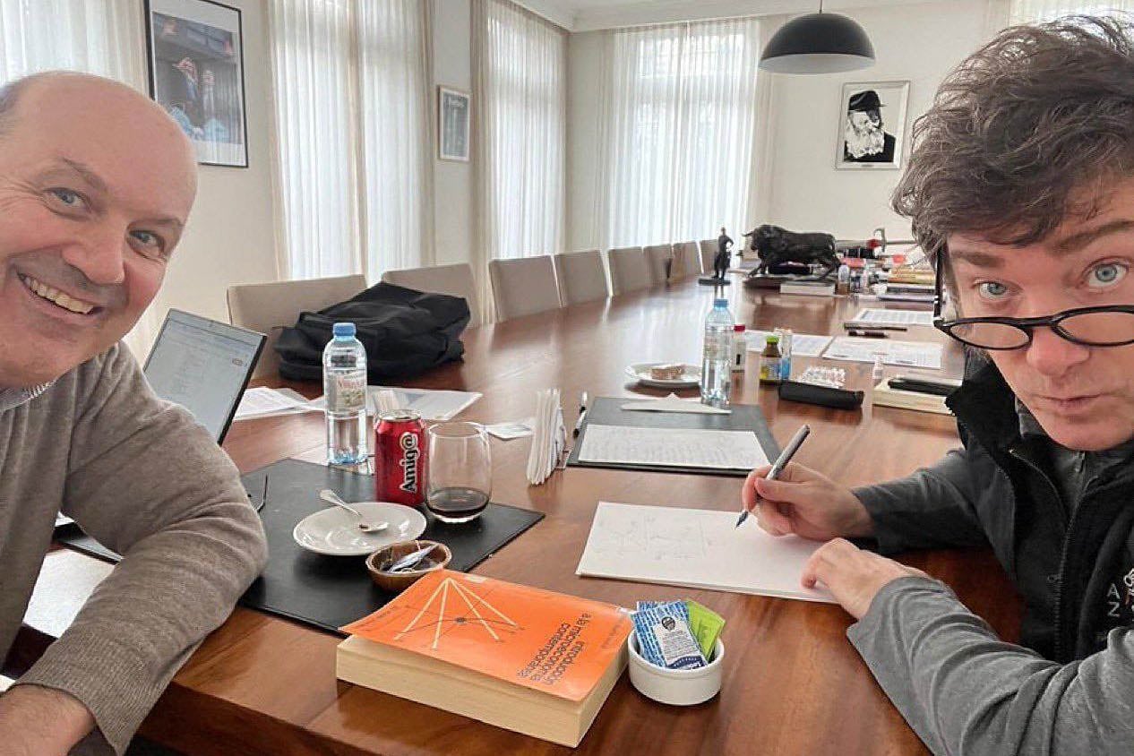 Federico Sturzenegger y Javier Milei tienen como nuevo objetivo destruir los gremios y la legislación laboral.