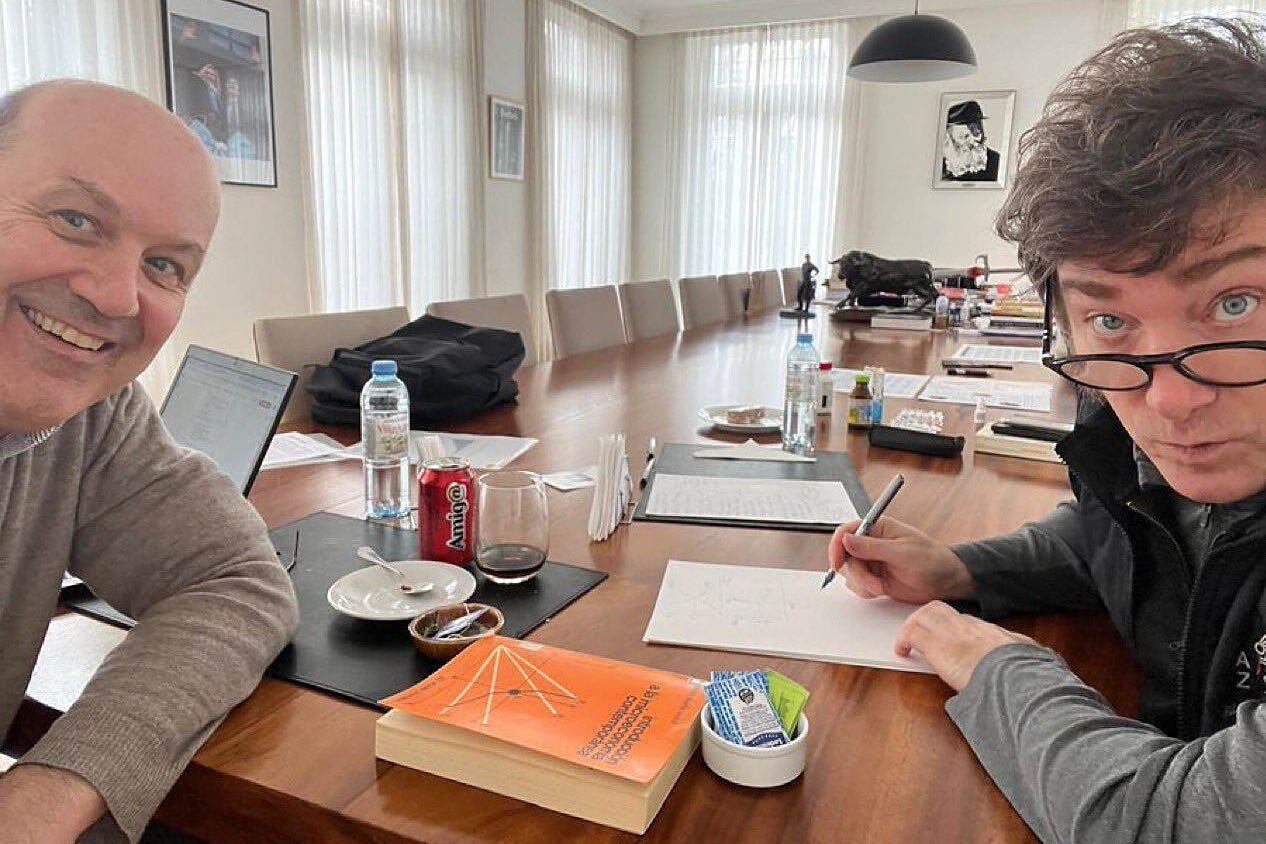 Federico Sturzenegger y Javier Milei tienen como nuevo objetivo destruir los gremios y la legislación laboral.