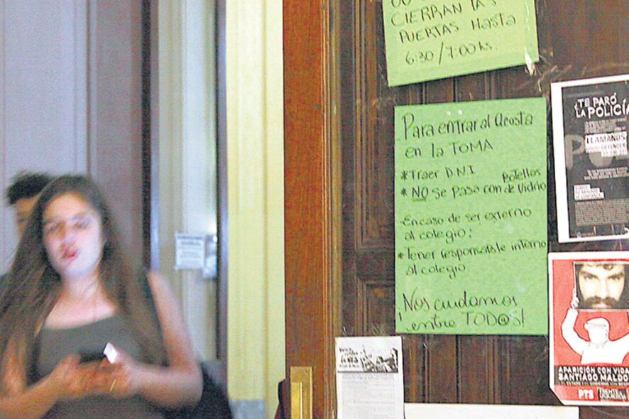 El vicerrector del Mariano Acosta fue uno de los que aplicaron el protocolo ahora suspendido.