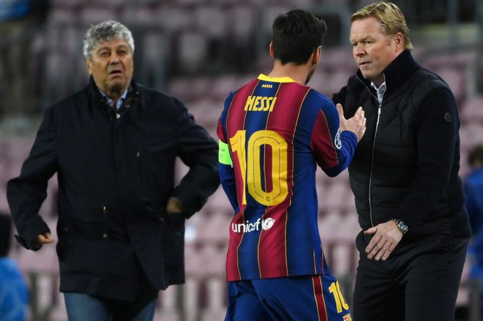 Messi y Koeman se saludan antes de que se acerque Lucescu, DT del Dinamo de Kiev, en el partido de dia.