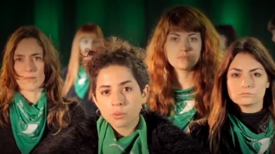 Artistas del colectivo Músicas Argentinas Activas grabaron un video en respaldo a la legalización del aborto.