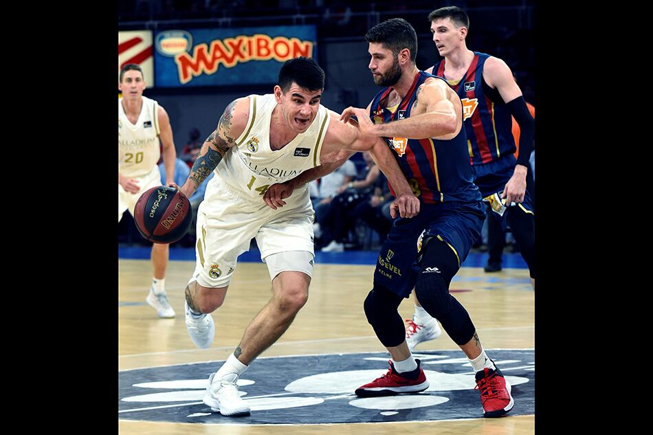 Deck encara ante la marca la marca de su compatriota Patricio Garino.