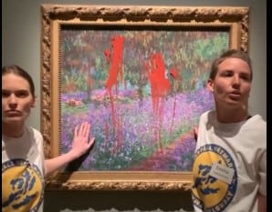 Dos ambientalistas mancharon una obra de Monet en un museo sueco.
