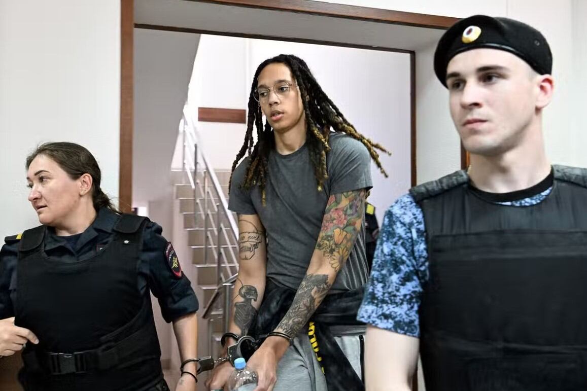 La basquetbolista de 31 años fue detenida en febrero pasado en un aeropuerto de Moscú luego de que se le descubriera aceite de cannabis en su equipaje, el cual es ilegal en territorio ruso. (Foto: AFP)