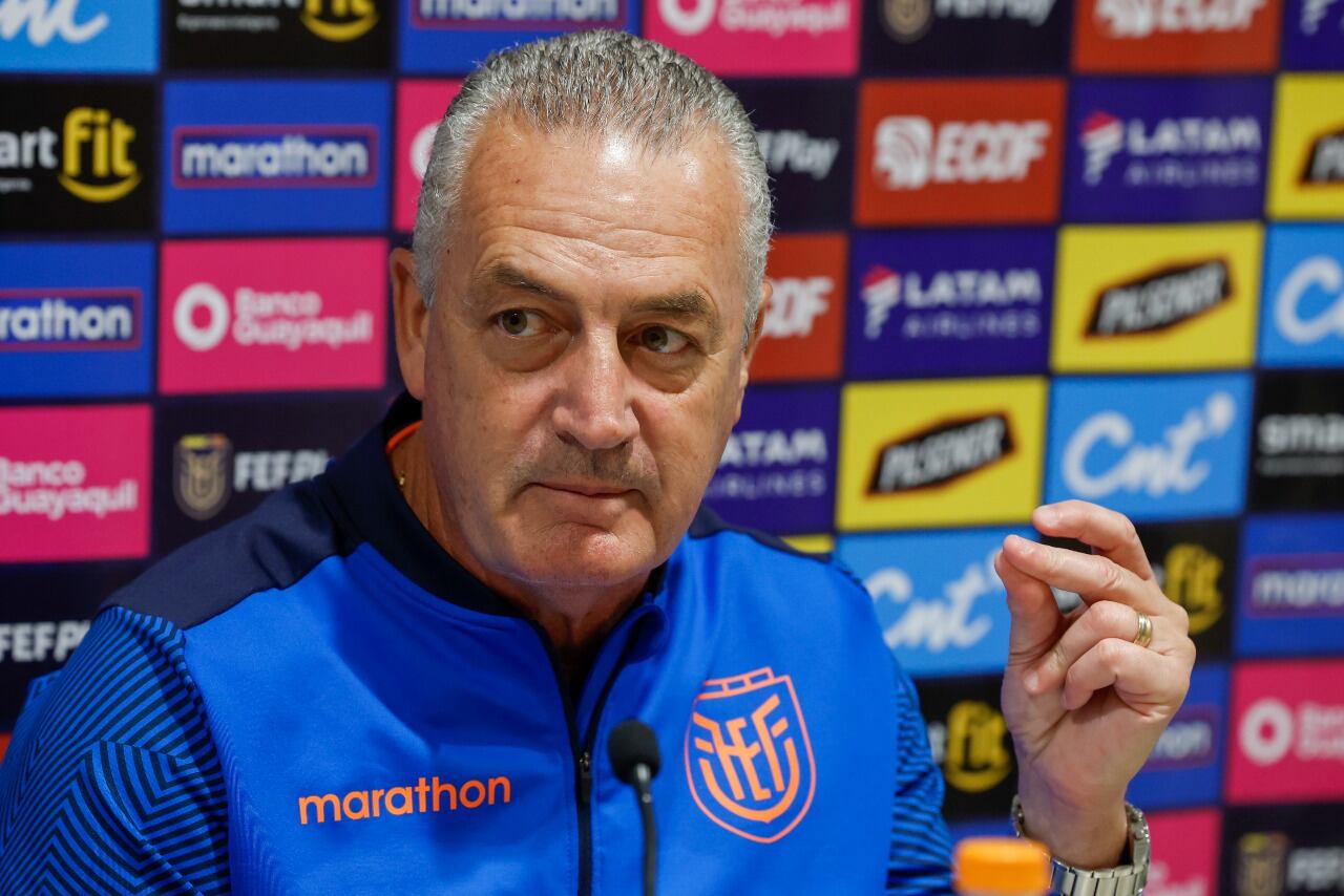 Gustavo Alfaro, DT de Ecuador.