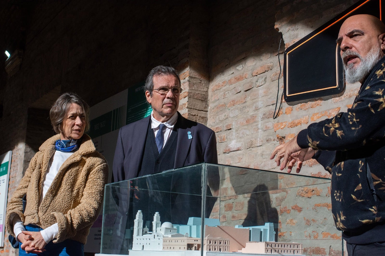 Valeria González, secretaria de Patrimonio: Tristán Bauer, Ministro de Cultura, y Gustavo Blázquez, director de la Manzana.
