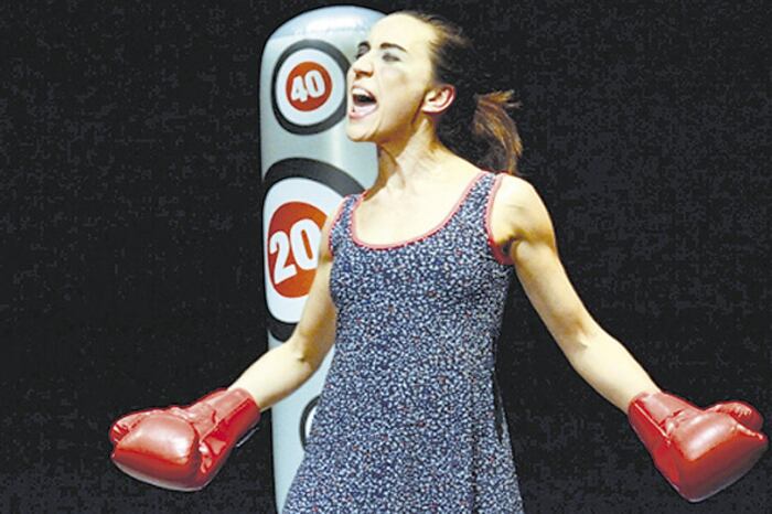 La obra Los golpes de Clara participa de Marzo, Mujer y Memoria, un ciclo que se propone trazar un puente entre dos fechas: 8M y 24M.