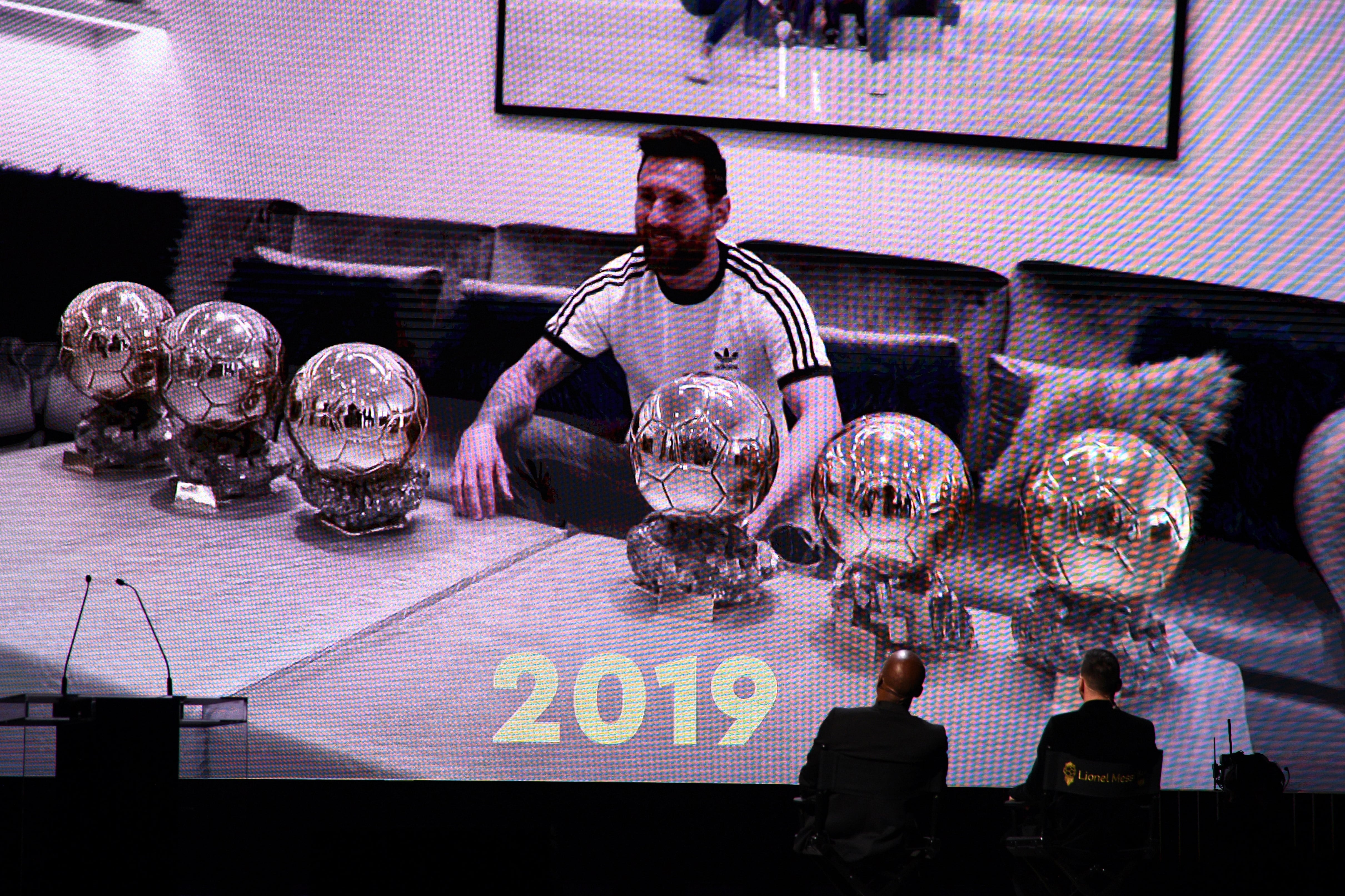 Messi, radiante junto a sus seis Balones de Oro.