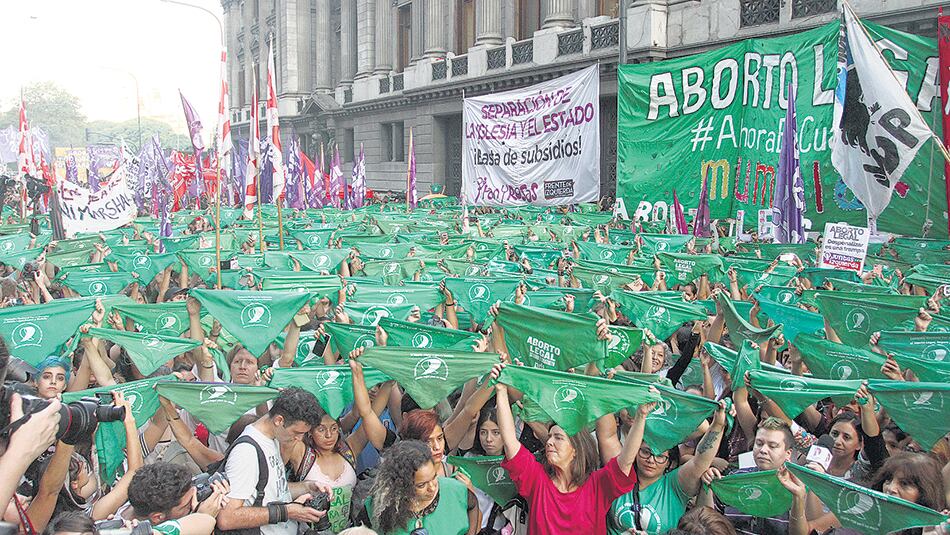 Los pañuelos verdes exhibieron de nuevo el multitudinario apoyo a la legalización.