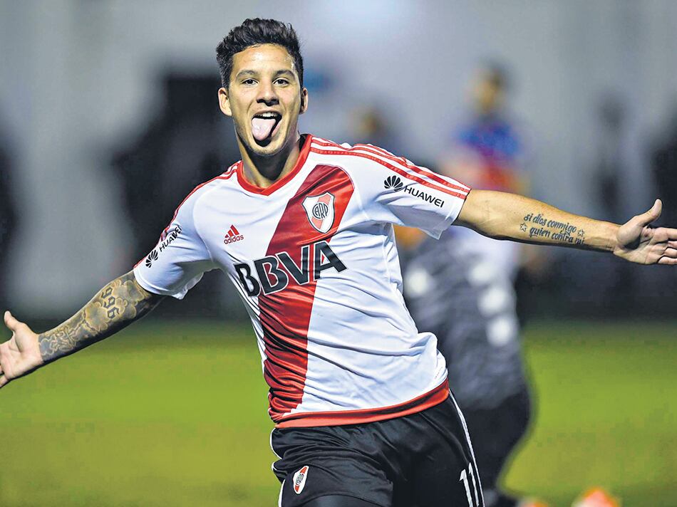 Driussi festeja el primer gol de River luego de una falla defensiva de Galmarini. El delantero sigue en racha.