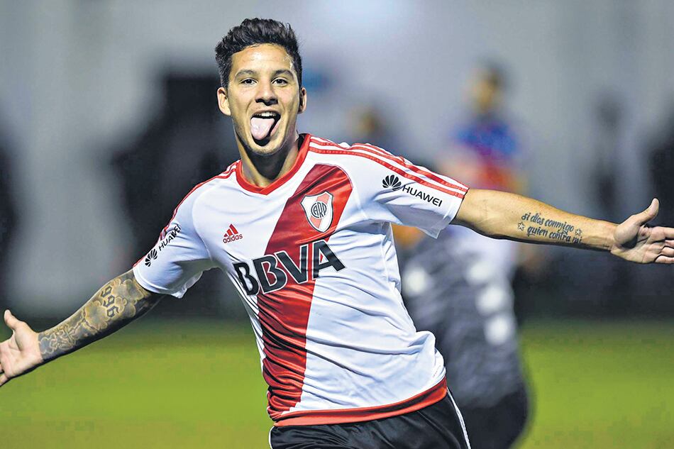 Driussi festeja el primer gol de River luego de una falla defensiva de Galmarini. El delantero sigue en racha.