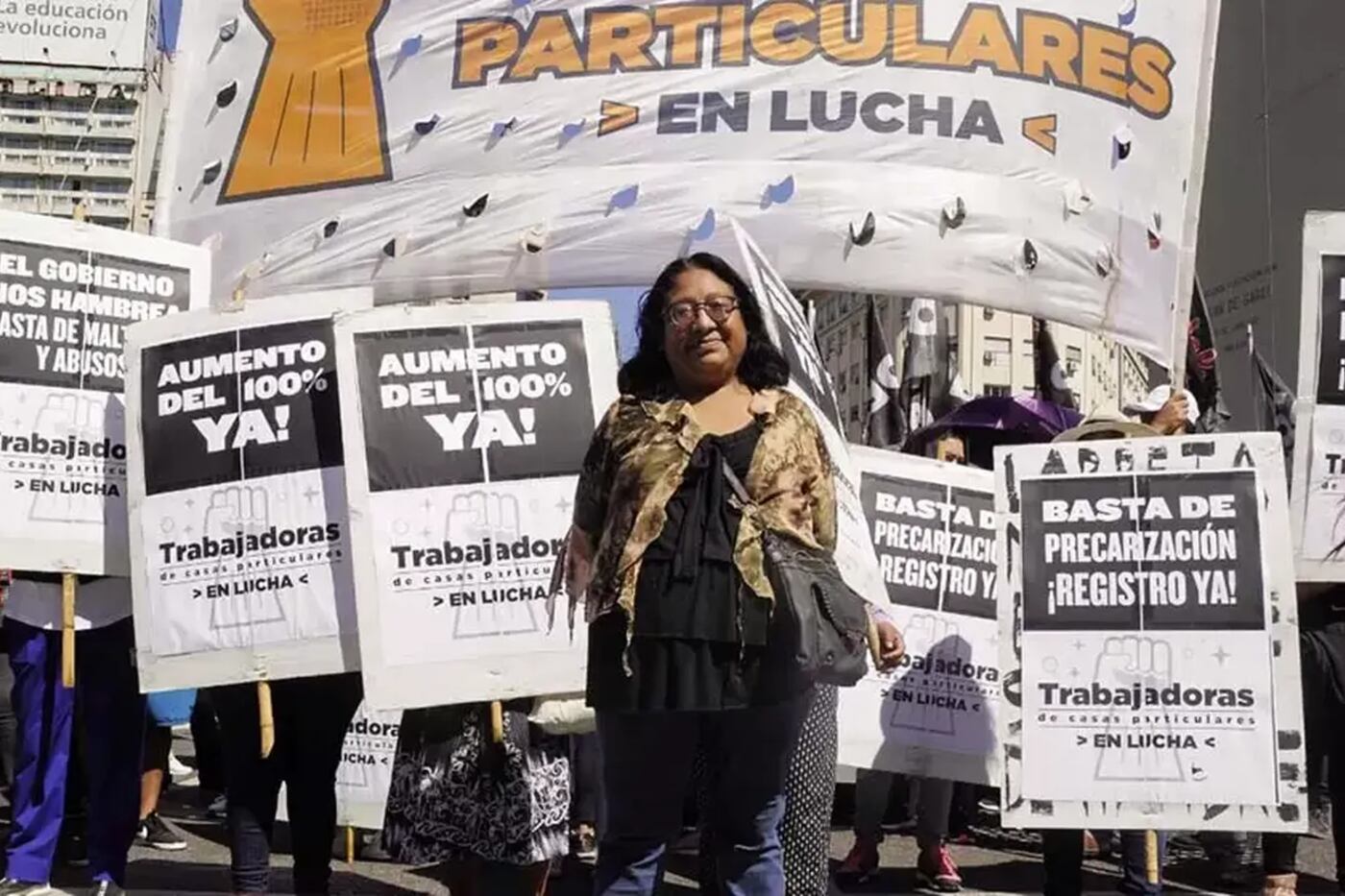Una trabajadora de casas particulares gana alrededor de 2800 pesos la hora.