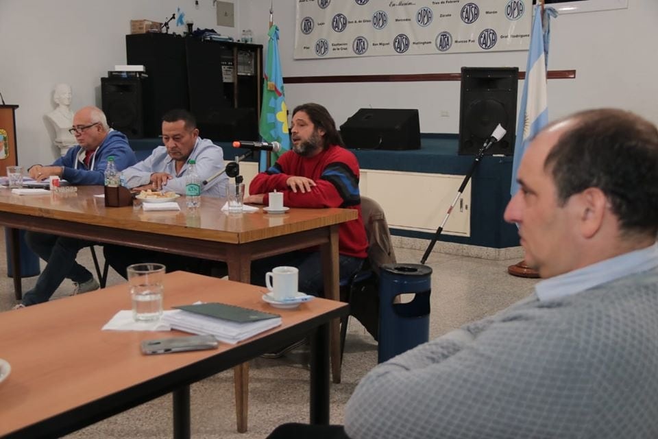 La reunión realizada en Morón con representantes de clínicas, donde tras el encuentro a uno de los asistentes le diagnosticaron coronavirus.