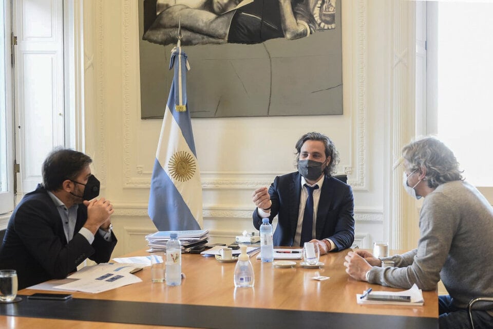 Reunión de Cafiero, Bianco y Miguel antes del anuncio de la nueva etapa de restricciones.