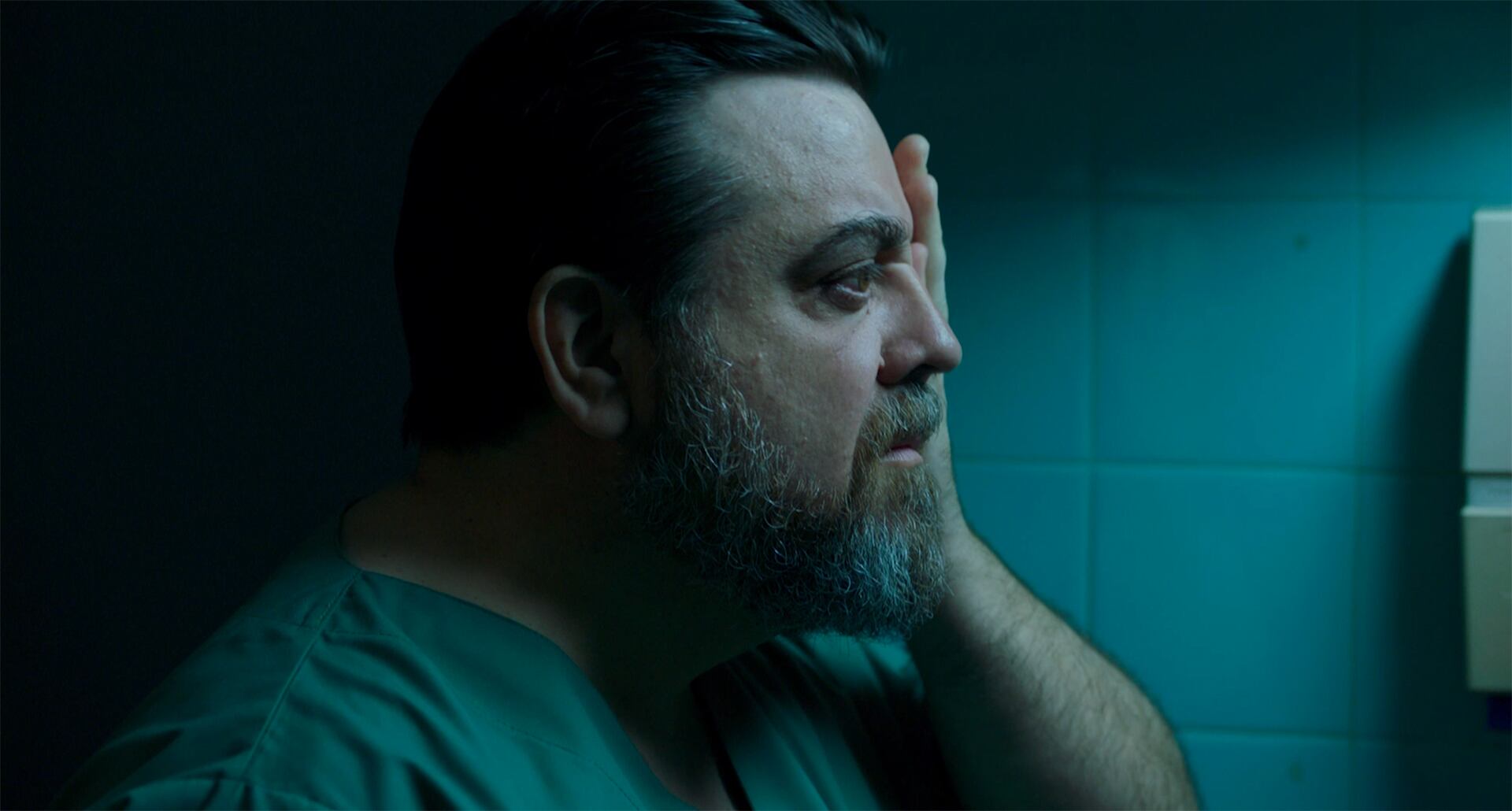 Para Marcos (Carlos Portaluppi) la rutina puertas adentro de la terapia empieza a volverse pesadillesca. 