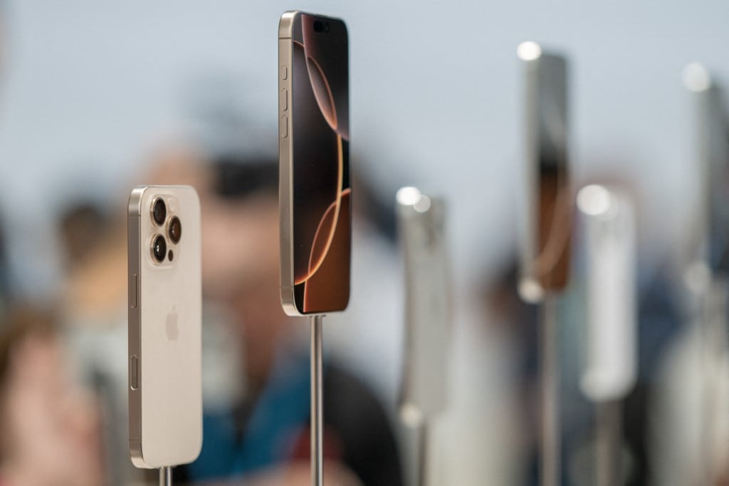 Trump amenazó a Apple con imponerle un arancel del 25% a sus iPhone si no los fabrica en Estados Unidos