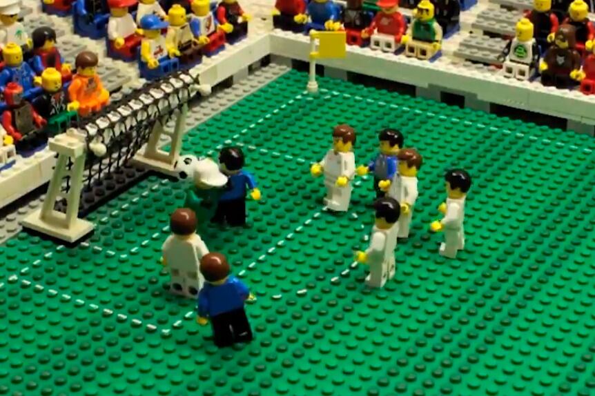 "La Mano de Dios", en versión muñecos Lego.