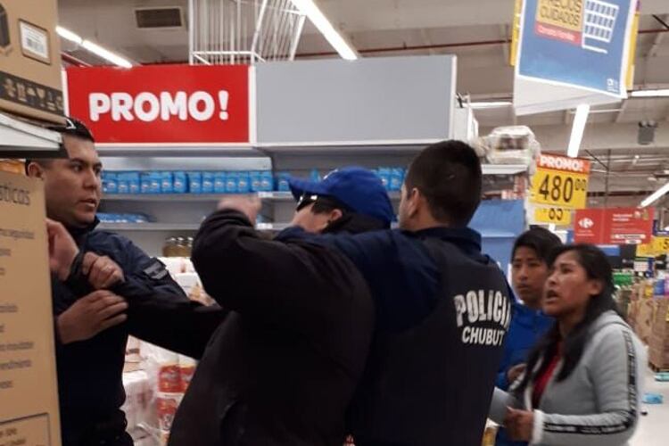 El operativo policial frustró el saqueo en Comodoro Rivadavia.