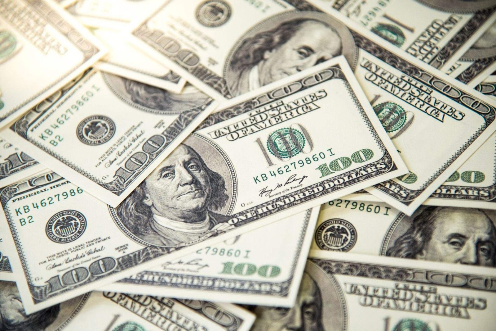 El blue cerró sin cambios, a 400 pesos por unidad, pero en los últimos cinco días avanzó 8 pesos.