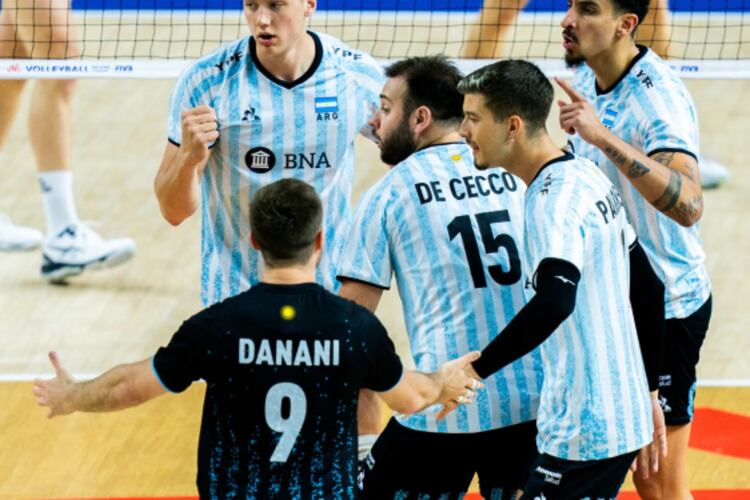 La selección argentina de vóley enfrenta hoy a Bulgaria por el Preolímpico 2023.