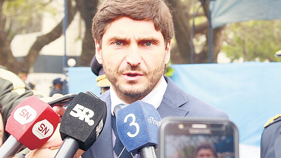 El ministro Maximiliano Pullaro habló con la prensa.