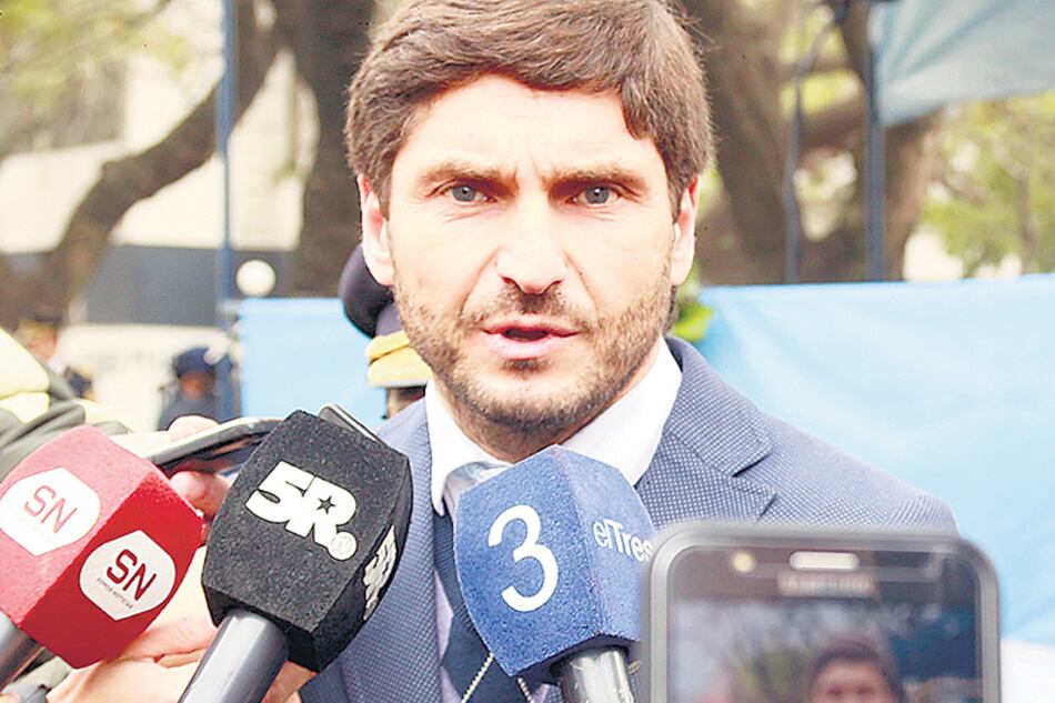 El ministro Maximiliano Pullaro habló con la prensa.